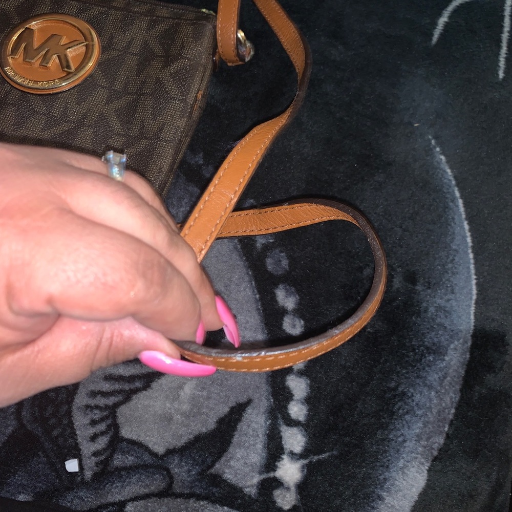 Crossbody - Picture 5 of 8